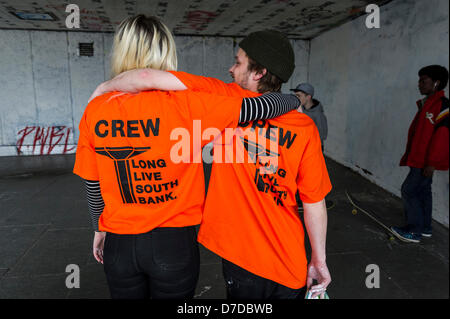 4. Mai 2013 im Southbank Centre, London. Skateboarder vereinen in ihren Protest zu verlieren ihre Skateboard-Anlagen in der Unterkirche der Southbank Centre in London.  Fotograf: Gordon Scammell/Alamy Live-Nachrichten Stockfoto