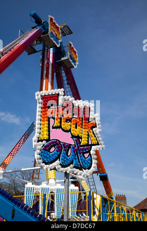 Vergnügungen, Karussell Fun-Fair Fahrgeschäfte und Attraktionen im Stadtzentrum von Northallerton jährliche kann Street Fair, High Street, North Yorkshire, Großbritannien Stockfoto