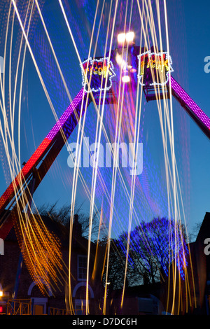 Vergnügungen, Karussell Fun-Fair Fahrgeschäfte und Attraktionen im Stadtzentrum von Northallerton jährliche kann Street Fair, High Street, North Yorkshire, Großbritannien Stockfoto