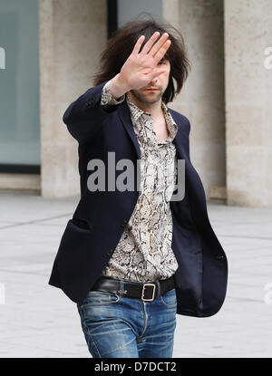 London, UK, 4. Mai 2013: Bobby Gillespie Lead Sänger und Gründung Mitglied der alternative Rock-Band Primal Scream.  gesehenen le Stockfoto