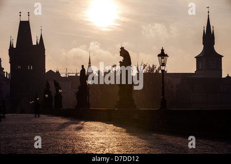 Karlsbrücke im Morgengrauen Stockfoto