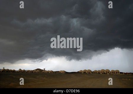 Regenwolken über Marsa Sharga Eco Village, Marsa Alam, Rotes Meer, Ägypten Stockfoto