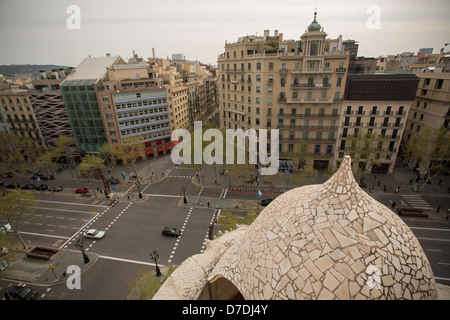 Passeig de Gracia von Gaudis La Pedrera - Barcelona, Spanien gesehen. Stockfoto