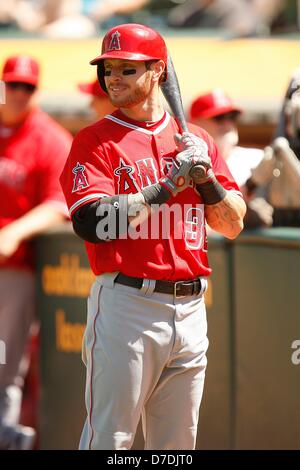 1. Mai 2013 - Oakland, CA, Vereinigte Staaten von Amerika - 1. Mai 2013: Los Angeles Angels Outfielder Josh Hamilton während der Aktion in einem Hauptliga-Baseball-Spiel gegen die Athletics O.co Coliseum in Oakland, Kalifornien. Stockfoto