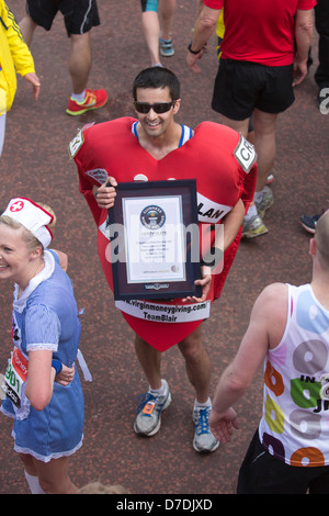 Virgin London-Marathon 2013, Guinness Weltrekordversuch Stockfoto