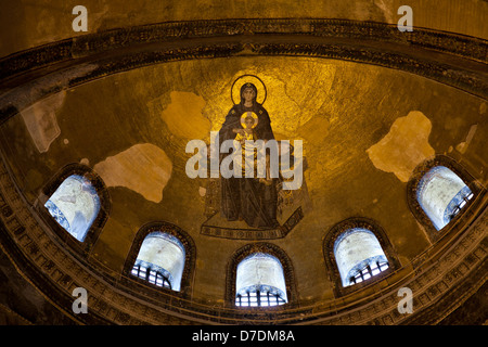 Jungfrau Maria und Kind Christus, das Apsismosaik, Hagia Sophia, Istanbul, Türkei Stockfoto