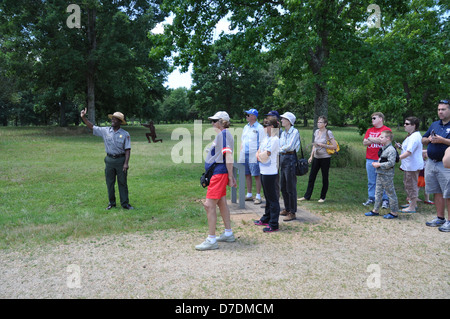 Ein Park Ranger gibt eine Tour entlang der Green River Road bei Cowpens National Battlefield. Stockfoto