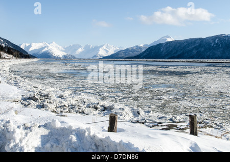 Turnagain Arm im Winter Stockfoto