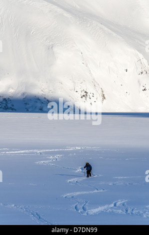 Langlaufen auf einem zugefrorenen See in Alaska. Stockfoto