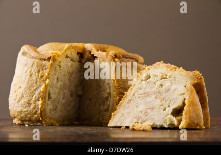 Melton Mowbray Pork Pie geschnitten Flachschuss Stockfoto