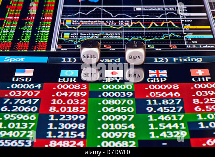 Würfel-Würfel mit den Worten auf Finanzen Charts kaufen verkaufen. Selektive ficus Stockfoto