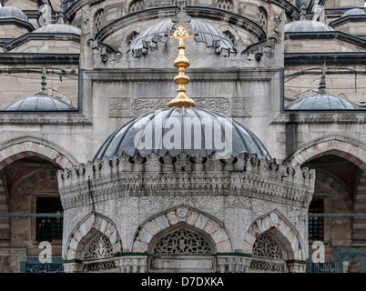 Die neue Moschee oder die Valide Sultan-Moschee ist eine osmanische imperiale Moschee befindet sich in Eminönü Bezirk von Istanbul. Stockfoto