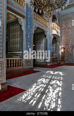 Die Pertevniyal Valide Sultansmoschee, erbaut im Jahre 1871 durch Valide Sultan Pertevniyal, Mutter von Sultan Abdulaziz in Istanbul. Stockfoto