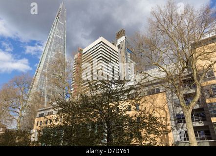 Die Scherbe erhebt sich über Guy's Hospital und Kings College London, Kerls Campus Stockfoto