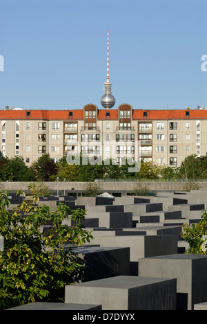 Holocaust - Mahnmal für die ermordeten Juden Europas & die Kuppel der Reichstag Berlin Deutschland. Stockfoto