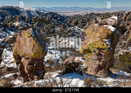 Land des Stand-Up Felsen vulkanischen Rhyolith Ablagerung, Chiricahua National Monument, Arizona Stockfoto