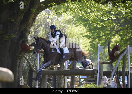 Die Aussicht vom Huntsmans schließen. Badminton Horse Trials 2013 5. Mai 2013. Cross Country Test, Badminton Estate, Gloucester, Großbritannien.   Reiten. Stockfoto