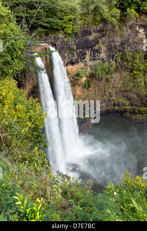 Wailua Falls, ein 80-Fuß hohen Wasserfall auf dem Wailua River, Stockfoto