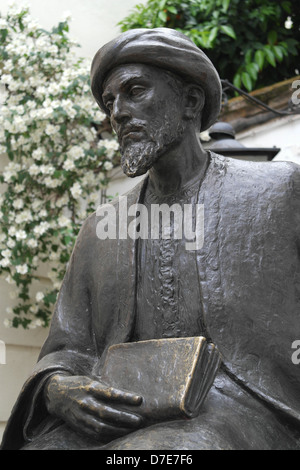 Statue von Ben Maimonides, jüdischer Gelehrter und Philosoph in Cordoba Stockfoto