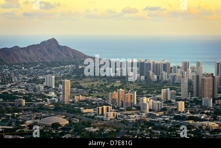 Blick auf Honolulu vom Puu Ualakaa State Park. Stockfoto