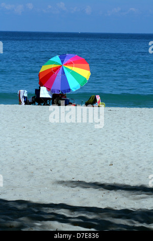Sonnenschirm am Deerfield Beach, Florida, USA Stockfoto