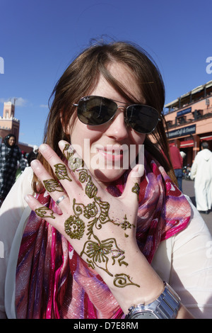 Marokko, Marrakesch - henna Malerei zum touristischen Attractiion in Medina. Stockfoto