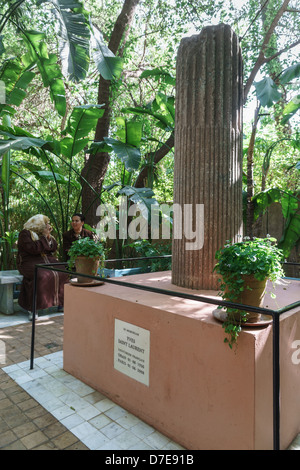 Marrakesch - die Majorelle Gärten, Erbe von Designer Yves Saint Laurent. Das Denkmal für St. Laurent. Stockfoto