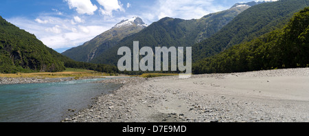 Blick auf Mount Aeolus und Wilkins Fluss, Mount Aspiring National Park, in der Nähe von Makarora, Otago, Neuseeland. Stockfoto