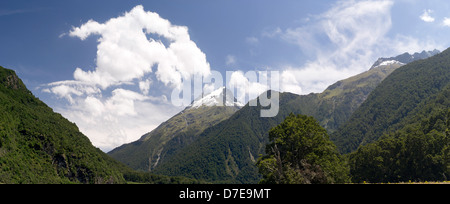 Blick auf Mount Aeolus und Wilkins Fluss, Mount Aspiring National Park, in der Nähe von Makarora, Otago, Neuseeland. Stockfoto