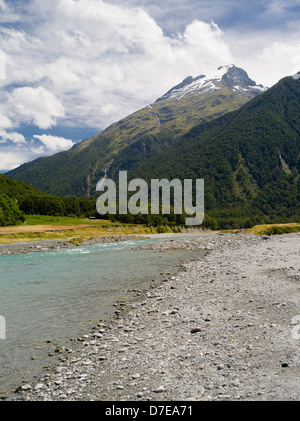 Blick auf den Kerin Gabeln und Mount Aeolus, Wilkins River, Mount Aspiring National Park, Neuseeland Stockfoto