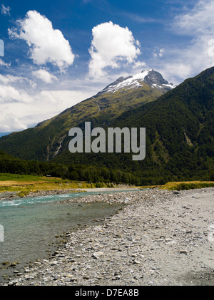 Blick auf den Kerin Gabeln und Mount Aeolus, Wilkins River, Mount Aspiring National Park, Weg von den Makarora RIver Stockfoto