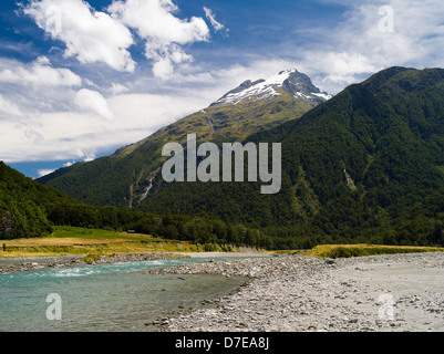 Blick auf den Kerin Gabeln und Mount Aeolus, Wilkins River, Mount Aspiring National Park, Weg von den Makarora RIver und Lake Wanaka Stockfoto