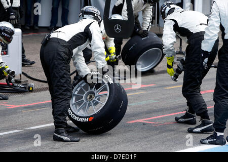 Mechaniker mit Hankook Reifen, Motorsport / DTM: Deutsche Tourenwagen Meisterschaft 2013 1. Runde in Hockenheim (D) Stockfoto