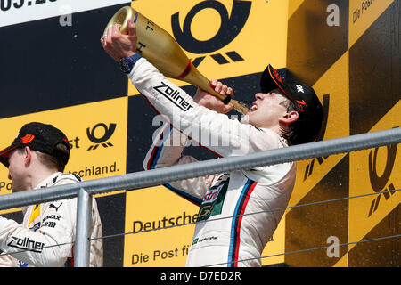 Preisverleihung, 7 Augusto Farfus (BR, BMW Team RBM, BMW M3 DTM), Motorsport / DTM: Deutsche Tourenwagen Meisterschaft 2013 1. Runde in Hockenheim (D) Stockfoto