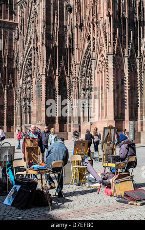 Künstler auf der Straße vor der Kathedrale Notre-Dame, Straßburg, Elsass, Frankreich Europa Stockfoto