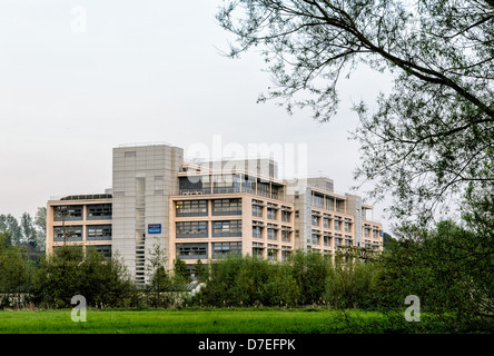 Der ehemalige Sitz der Pearson Education (früher: Pearson Longman und Longman) in Harlow, Essex. Modernes Bürogebäude; Head Office. n zoomd Stockfoto