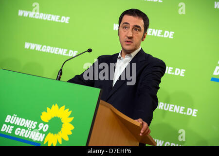 Berlin, Deutschland. 6. Mai 2013. Der Vorsitzende der grünen / Bundnis 90, Cem Özdemir gibt eine Pressekonferenz in Berlin. Kredit: Kredit: Gonçalo Silva/Alamy Live-Nachrichten. Stockfoto