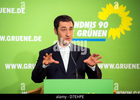 Berlin, Deutschland. 6. Mai 2013. Der Vorsitzende der grünen / Bundnis 90, Cem Özdemir gibt eine Pressekonferenz in Berlin. Kredit: Kredit: Gonçalo Silva/Alamy Live-Nachrichten. Stockfoto