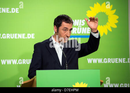 Berlin, Deutschland. 6. Mai 2013. Der Vorsitzende der grünen / Bundnis 90, Cem Özdemir gibt eine Pressekonferenz in Berlin. Kredit: Kredit: Gonçalo Silva/Alamy Live-Nachrichten. Stockfoto