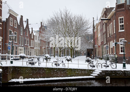 Schnee in den Straßen von Leiden, Holland Stockfoto