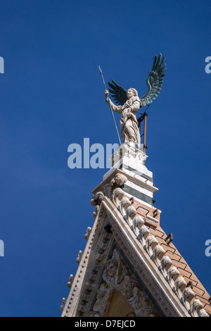 Detail der Fassade der Kathedrale Santa Maria Assunta in Siena, Italien Stockfoto