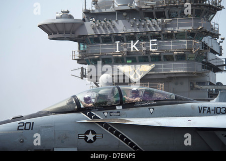 Eine F/A-18F Super Hornet bereitet, zu starten. Stockfoto