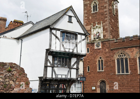 Das umgezogen, dass Holz gerahmt Gebäude neben der Kirche St Mary Steps in Exeter Devon England UK Stockfoto