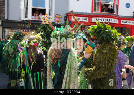 Hastings, East Sussex, UK. 6. Mai 2013. Jack in the Green Parade Hastings England 6. Mai 2013. Stockfoto