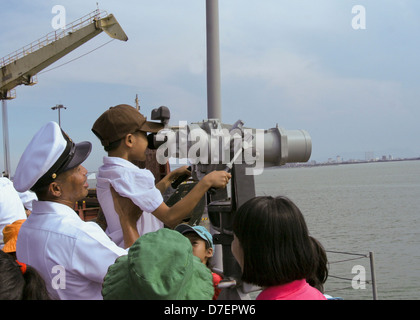 Kinder tour USNS Salvor. Stockfoto