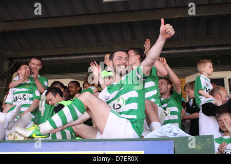 Yeovil Town Football Club-Spieler Jamie McAllister feiert einen Sieg gegen Sheffield United am 6. Mai 2013, die sie nach Wembley die Npower League 1 Play Off Finale dauert Stockfoto