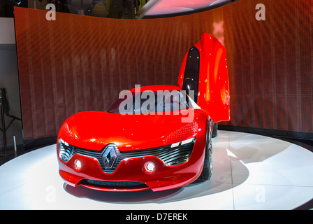Paris, Frankreich, Renault Corporation, New Car Showroom, in Store, 'ezir' Konzept Elektroauto showroom Stockfoto