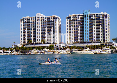 Miami Beach Florida, Biscayne Bay, Hochhaus Wolkenkratzer Gebäude Gebäude Eigentumswohnung Wohnapartments Gehäuse, Skyline der Stadt Stockfoto