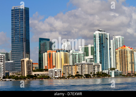 Miami Florida, Biscayne Bay Water, Stadt, Skyline, Wolkenkratzer, Gebäude, Skyline der Stadt Stadtbild, Wasser, Hochhaus Wolkenkratzer Gebäude c Stockfoto