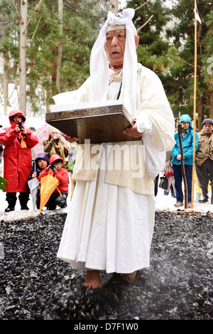 Yamabushi Mönche führen Ritutals in Japan. Stockfoto